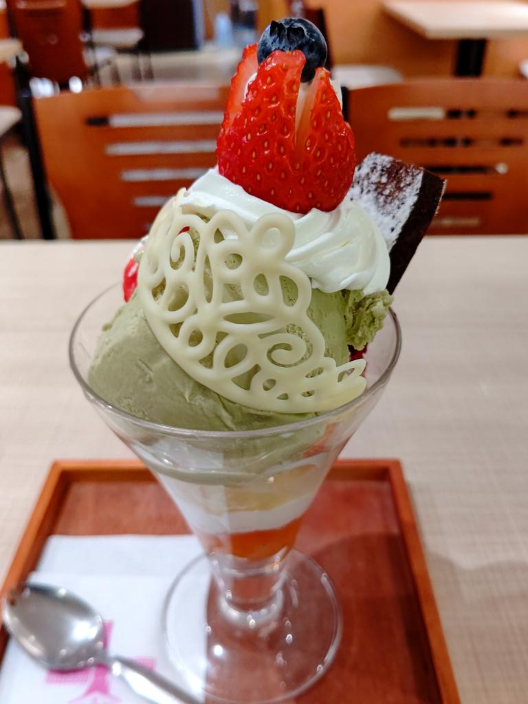 冬のティアラパフェ