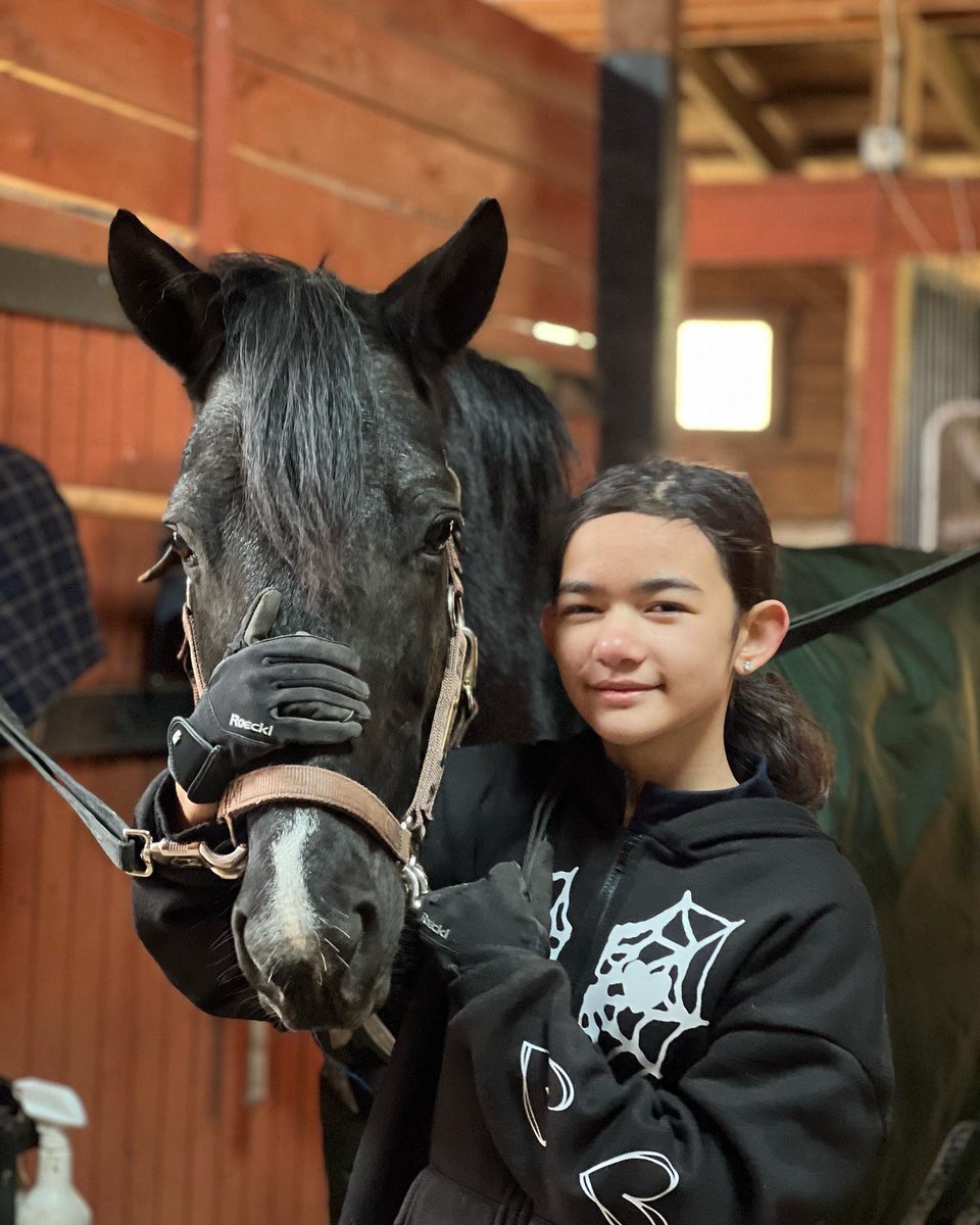 vmacatuno's tweet photo. Lexi and Poe!!  #LexiandPoe #nothingbetterthanhorses #laughingfoxfarm #agirlandherhorse @AlfredMacatuno #LexiMacatuno https://t.co/NcEEvQovCh