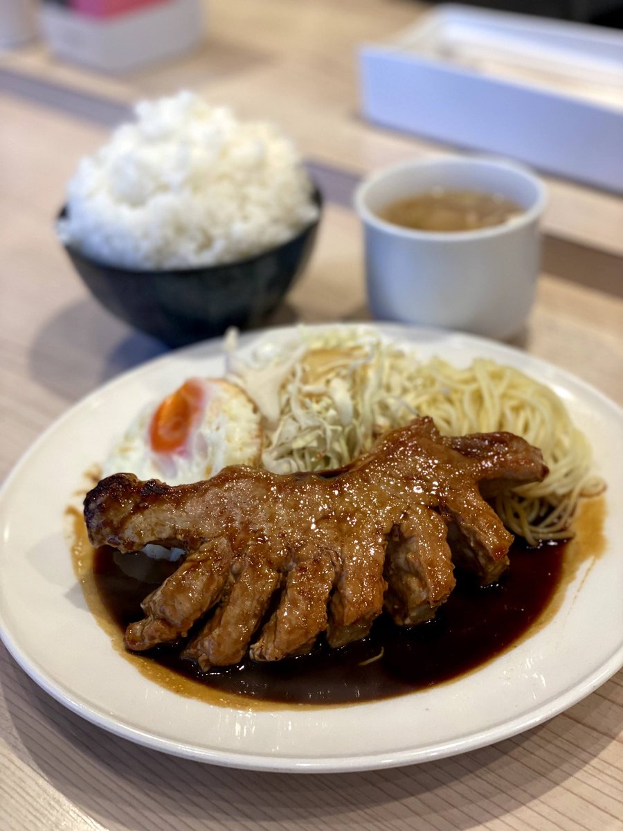 crew_value1's tweet photo. 淀屋橋と本町の中間にある
【肴 あわ鷹】
ご飯の大盛り無料なので大盛りに
まずはご飯が登場
ホントの大盛りでしたわ
トンテキは圧巻のビジュアル
めっちゃ柔らかいです
ソースはよくある
甘辛ではなく酸味のあるソース
ご飯に合いますね〜
大盛りご飯無事完食です https://t.co/wiJxvfw4dx