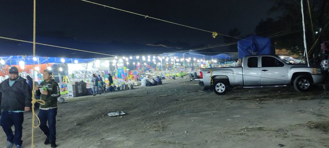 Dando una vuelta por los puestos tmb vengan a comprar trastes est&aacute; muy sola est&aacute; parte hay que ayudar