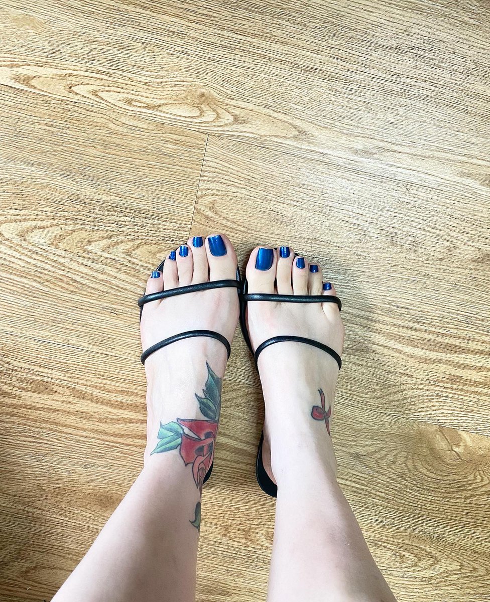 QUEEN RAINHA 👑🌪 on Twitter: "Domingo 💙 Click⬇️ http://ONLYFANS.COM