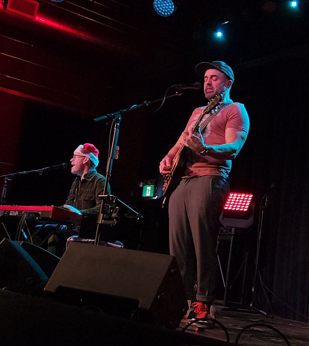 LiveMusicCda's tweet photo. Awesome evening with @HawksleyWorkman on the final stop of the #AlmostAFullMoon tour. Spend some time with Hawk when he comes to your town! #SingerSongwriter #HamOnt #LiveForLiveMusic https://t.co/bVfnZNZzGj