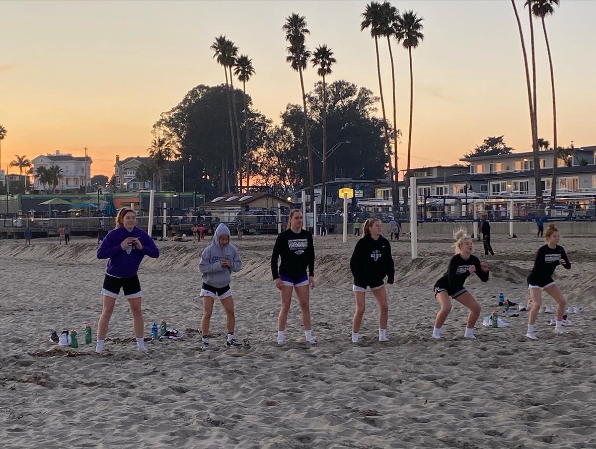 UWWWomensHoops's tweet photo. Day 1 of our California trip was awesome! Great travel, great beach and a great team workout to cap it off!! 😈✅

 #WorkForIt || #PIAP https://t.co/BWo5hqiNMo