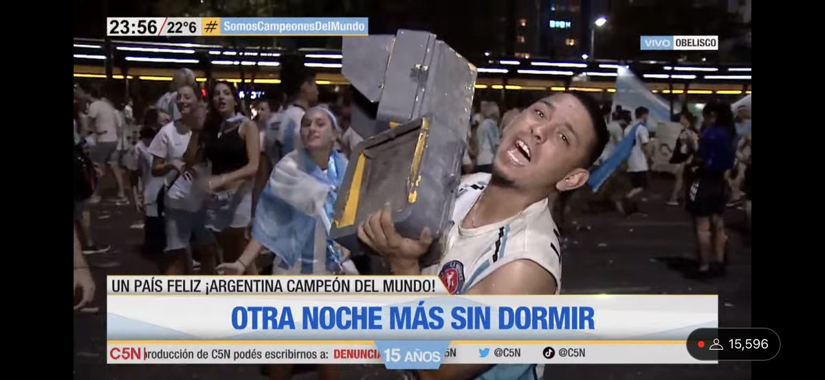 Ivozp's tweet image. Se llevó el semáforo, mortal