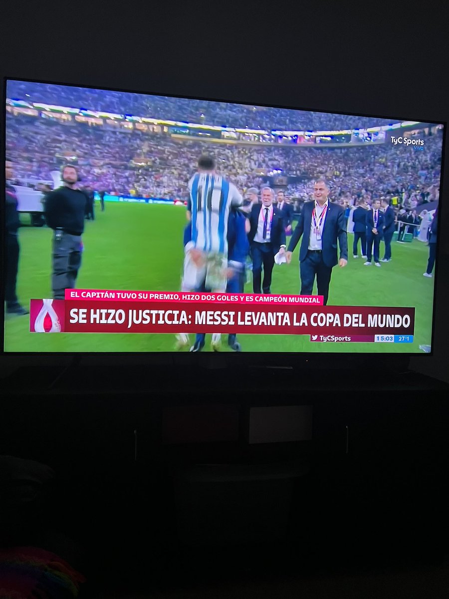 fervarelahn's tweet photo. El rotulador de @TyCSports creo que se emocionó. En la última foto se nota bastante 🤣 https://t.co/W97rk3k1tT