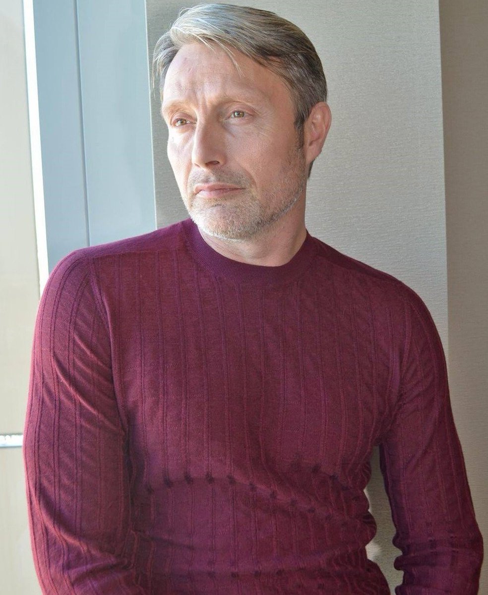 More cosy Mads this week,because I LOVE him in this red sweater 🔥🔥🔥

Happy #MadsMonday 
#MadsMikkelsen