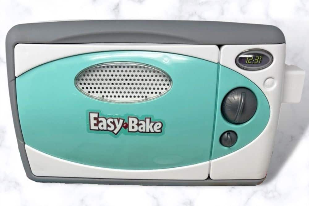 ShinyCleanKitch's tweet photo. How To Clean The Inside Of An Easy Bake Oven
#easybake #easybakeoven #retrotoys #ovencleaning #ovencleaner #safety #kitchen #cleaningproducts #oven #ovenclean #cleaningmotivation #cleaninghacks #ovencleaningtips
Read the full article
👇👇👇👇👇👇👇👇

https://t.co/zkDBZAEfQE https://t.co/6h3yaIUBnV