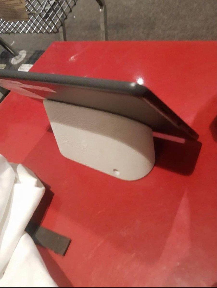 TechKard's tweet photo. Google Pixel Tablet with speaker docking station leaked.
(Via:https://t.co/BmQxU4Tzlu)
#Google #PixelTab #PixelPad @EqualLeaks https://t.co/U2MpYasd7m