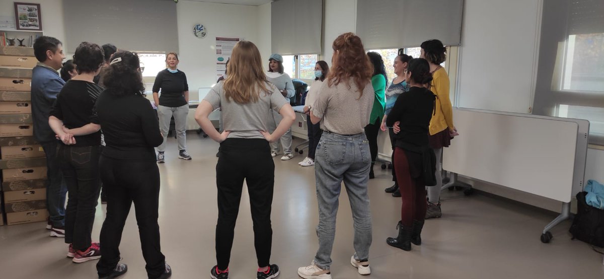 La #autocura és fonamental quan es treballa cuidant d'altres. L'alumnat de diferents programes de la FAD SJD ha tingut l'oportunitat d'adquirir eines pel #benestaremocional en un taller organitzat amb #Vilaveïna, per treballadores de la llar i les cures. 
<a href="/bcn_ajuntament/">Ajuntament de Barcelona</a>