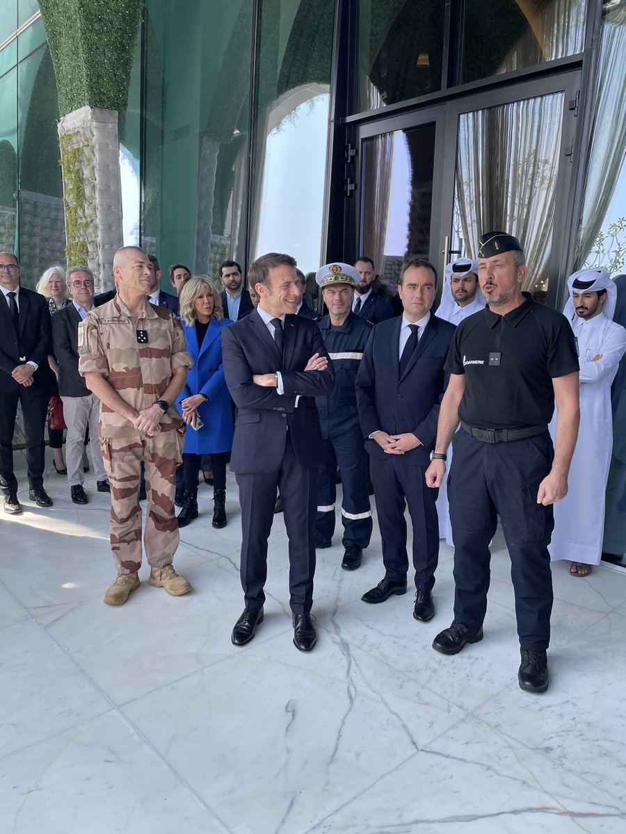 Bravo aux policiers, gendarmes et militaires 🇫🇷 qui ont contribué à sécuriser la #CoupeDuMondeFIFA 
Bravo aux entreprises 🇫🇷 dont les solutions en ont fluidifié les transports, la logistique et l’organisation 
Le Président <a href="/EmmanuelMacron/">Emmanuel Macron</a> les a chaleureusement remerciés ce matin