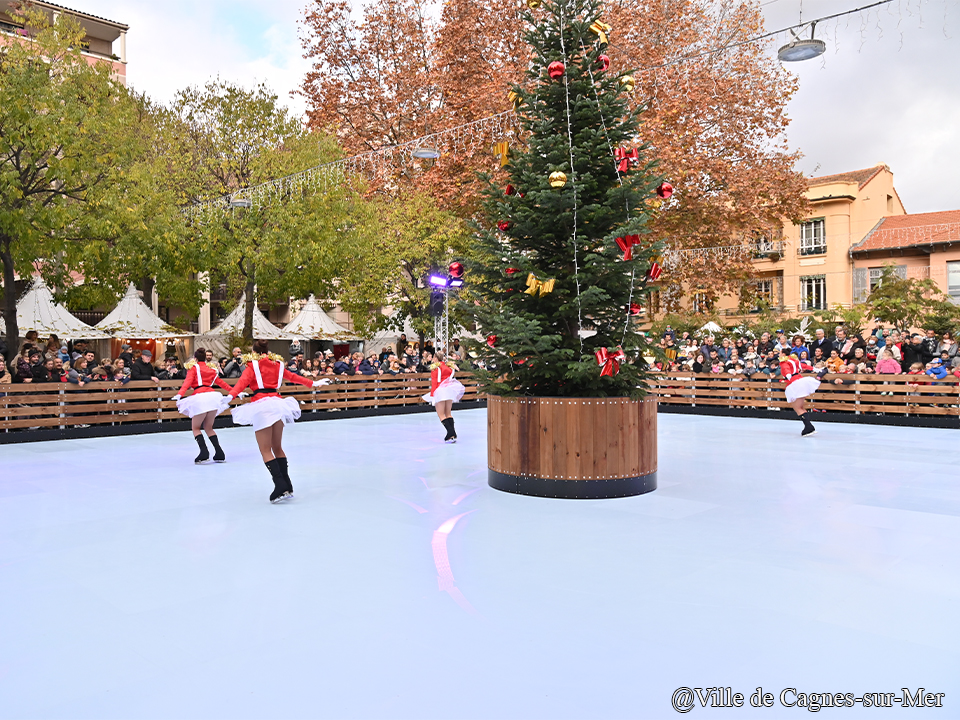 VilledeCagnes's tweet photo. La ville de #cagnessurmer vous souhaite une belle journée ! ❄️

Chaque matin une photo pour découvrir ou redécouvrir les paysages de notre commune !  #patinoire #spectable 

📸 Ville de Cagnes-sur-Mer 
#nature #winter #pictureoftheday #frenchriviera https://t.co/xMhM7UObNs