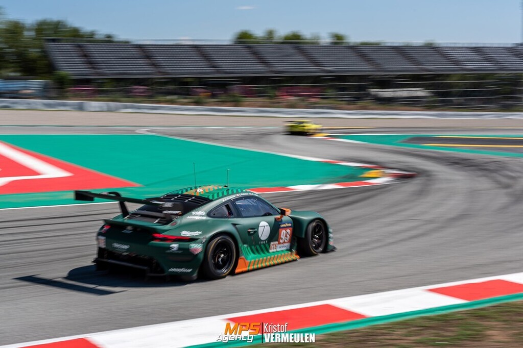 Chicane

#elms #europeanlemansseries #autosport #motorsport #endurance #4hbarcelona #circuitdecatalunya #barcelona #spain #racing #motorsportphotographer #porsche #protoncompetition #mpsagency #canon #lmgte #porsche911 #porsche911RSR #fassbender 

@elms_official  @circuitdeb…