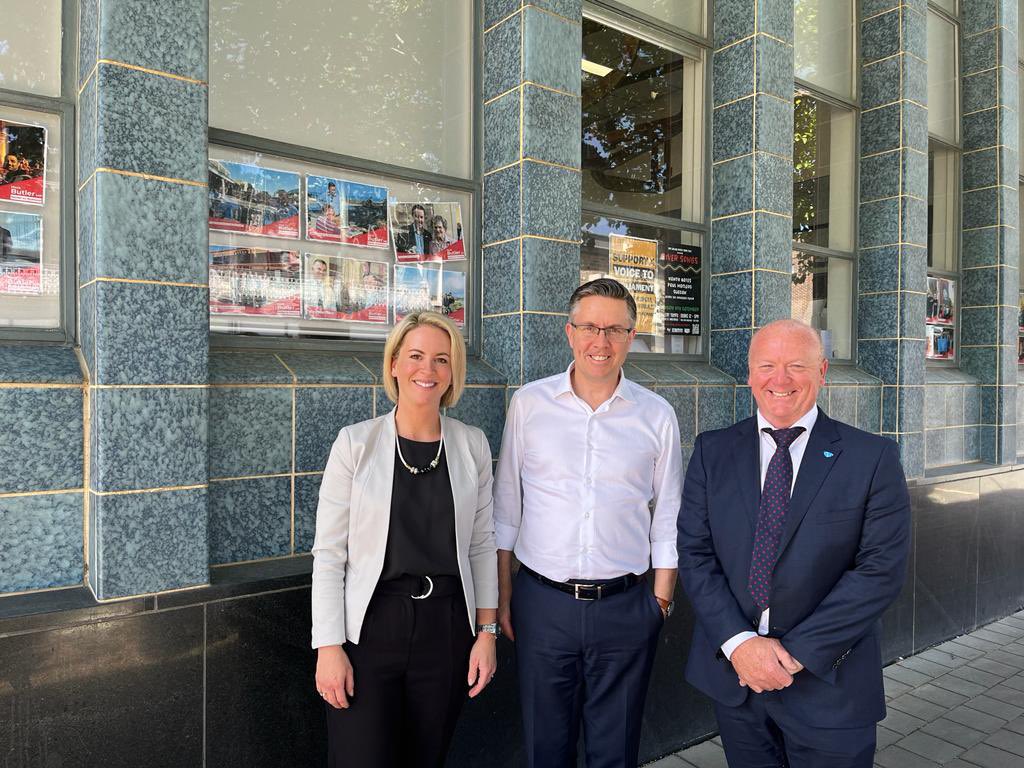 A great constructive meeting with <a href="/Mark_Butler_MP/">Mark Butler MP</a> today discussing some solutions to health reform. Improving the consumer journey, looking at different models of care, reducing access barriers in Primary Health Care and still being safe and efficient. <a href="/apaphysio/">Australian Physiotherapy Association</a> #physio