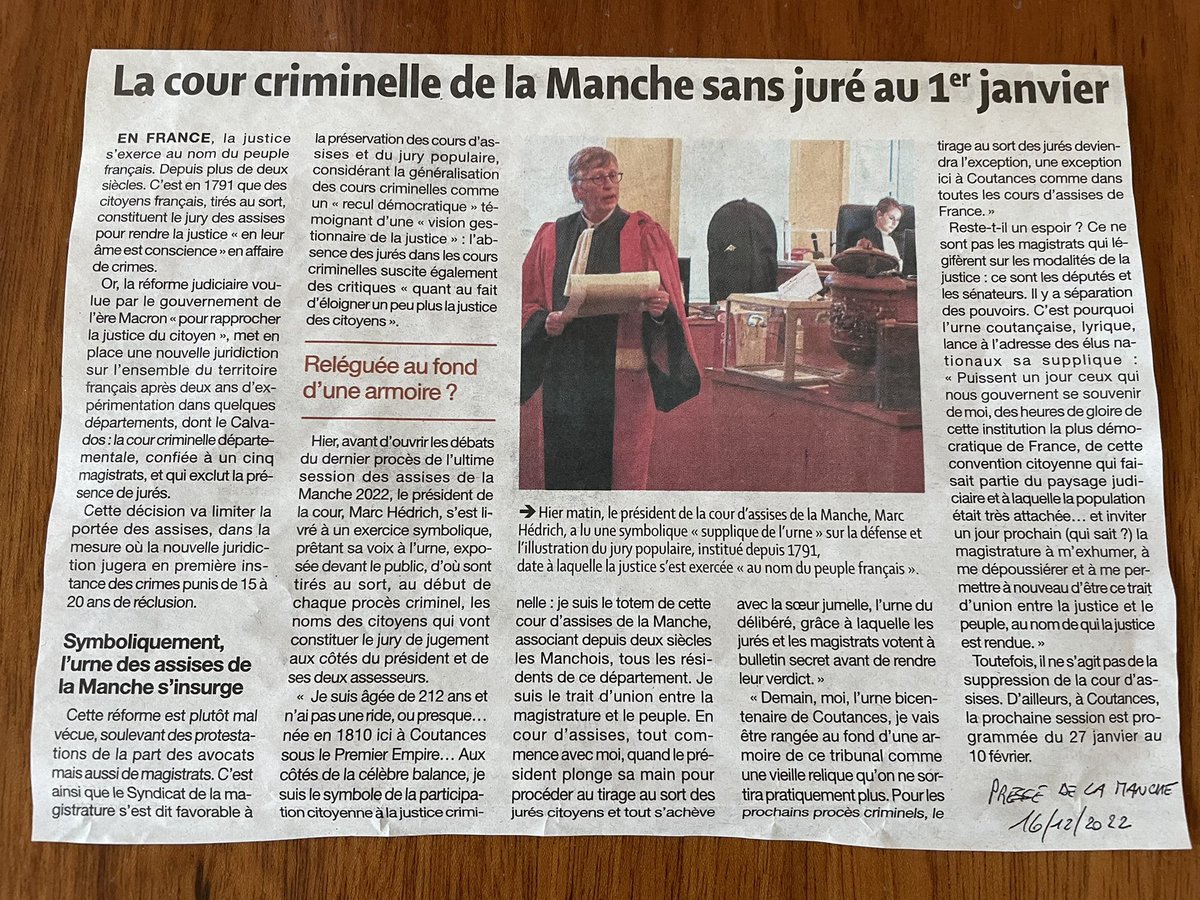 HedrichMarc's tweet photo. Il faut sauver le jury citoyen ! « la supplique de l’urne des assises » lue solennellement devant la cour d’assises de la Manche, avec le soutien du barreau et de nombreux magistrats (15 déc) https://t.co/YfNfqNy1My