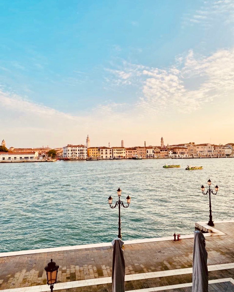 rupturerecord's tweet photo. Rupture va poser ses valises a Venise. J’aime l’idée de  vous faire découvrir de nouveaux livres ou vinyles attablés à la terrasse du quai de ce petit village de la Giudecca. Ce sera notre 4ème magasin, un nouveau port, un nouveau comptoir regardant vers la route de la soie https://t.co/Ac5vuETeCf