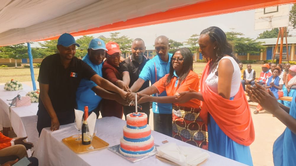 RYVCPWestern's tweet photo. Mu kagali ka #Mbugangali umurenge wa @GisenyiS akarere ka @RubavuDistrict bijyihije isabukuru y'imyaka 35 umuryango @rpfinkotanyi umaze @kambogo1 @RpfRubavu @HabitegekoFran1 @bienvenue_rwema @Pacifique_Ishi @harerimana_tito @DrHabumugisha @DrMumbogoS https://t.co/2hIH5YnvS0