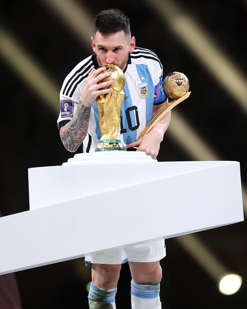 Dinitha_jay's tweet photo. Remember this number 1️⃣0️⃣🏆

#FIFAWorldCup #WorldCupFinal #LionelMessi𓃵 #ArgentinaVsFrance #ThankYouQatar #Messi𓃵 #Argentina https://t.co/OROOyUJuQK