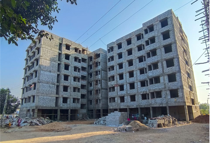 Executi62721743's tweet photo. ગુજરાત હાઉસિંગ બોર્ડ, ભાવનગર ખાતે આદર્શનગર અને વર્ધમાનનગર વિસ્તારમાં ૪૨૦ LIG પ્રકારના જૂના અને જર્જરિત આવાસોના પી.પી.પી. ધોરણે પુનઃવિકાસની (રીડેવલપમેન્ટ) કામગીરી પ્રગતિ હેઠળ છે. સરકારશ્રીની પુનઃવિકાસ માર્ગદર્શિકા 2016 મુજબ આ યોજનાનું અમલીકરણ કરવામાં આવી રહેલું છે 
 #housingforall https://t.co/iK5S1zP5mX