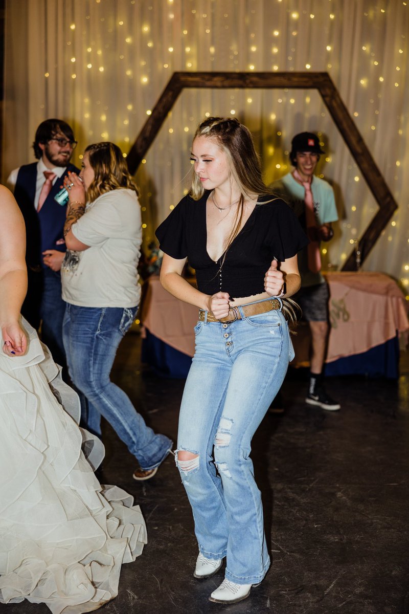 Rigballs88's tweet photo. Literally that bitch at weddings https://t.co/pQ8hoB7LZM
