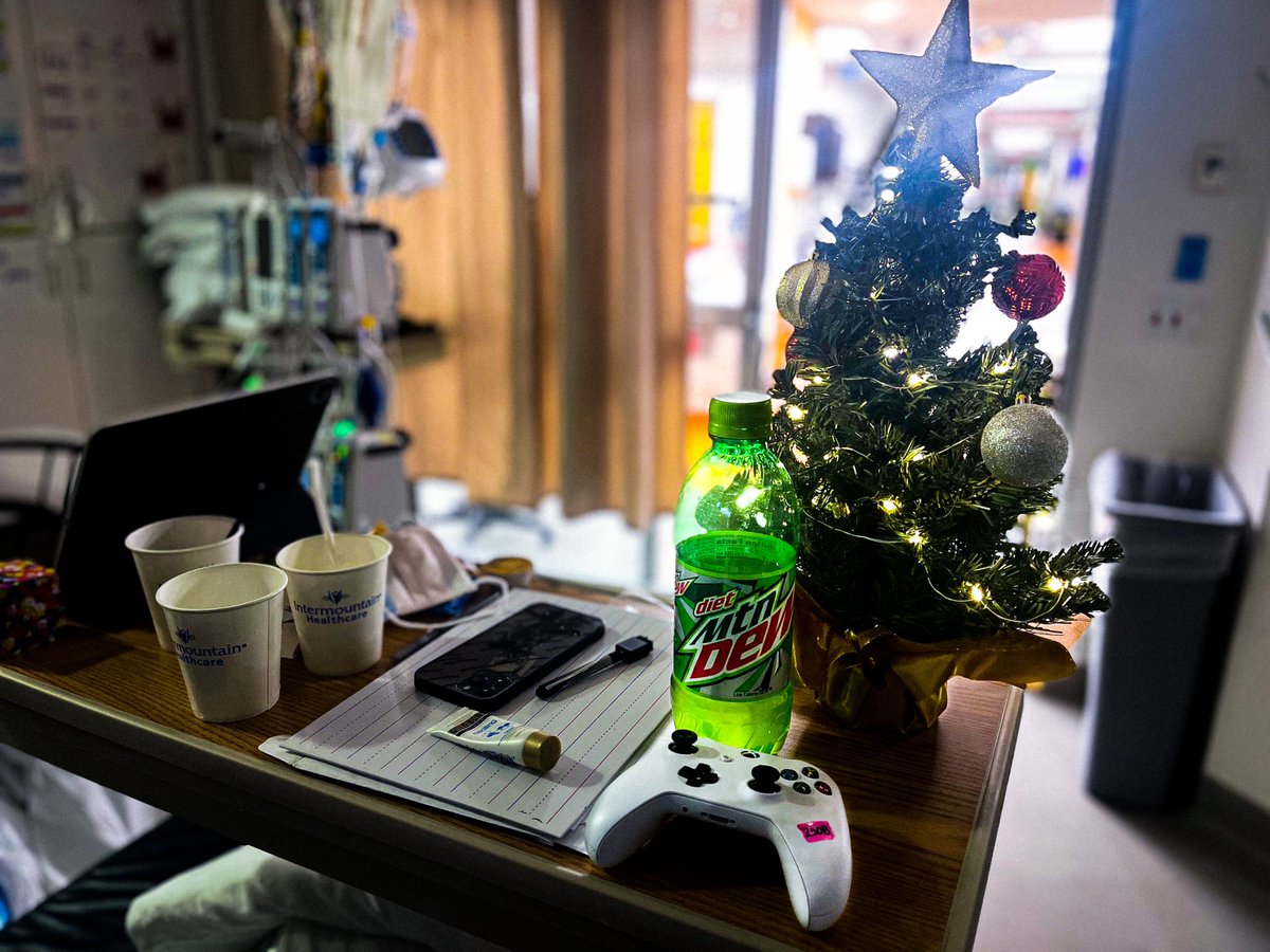 SQLFitness's tweet image. Not a Christmas tradition I want to have every year, but the nurses, doctors, surgeons, housekeepers, food service, security and clergy at #pcmc #PrimayChildrens are amazing and make recovery amazing!