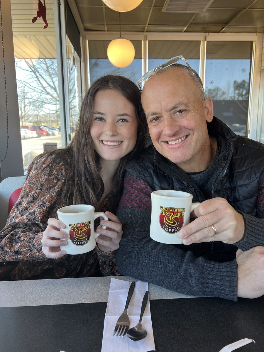dsnell31's tweet photo. A nice Christmas treat! Girls home from Auburn and a Waffle House Coffee! Blessed. https://t.co/LJkSMkzQJa