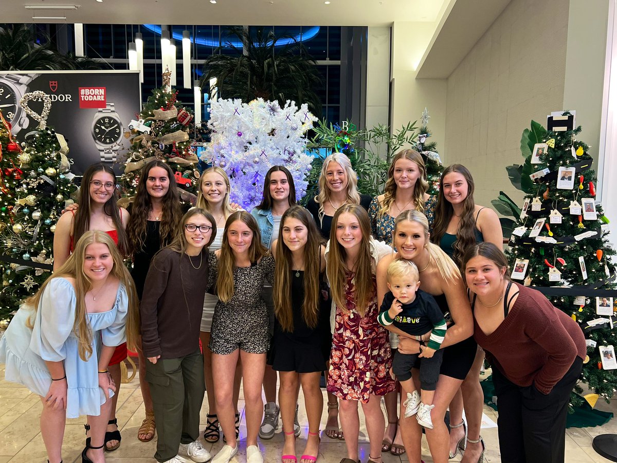 Sarasota Heat Dover 18u 2022 Christmas Party at Seasons 52. It is always nice to see them dress up and having a good time! #sarasotaheat #sarasotaheat18 #softballlife #christmasparty