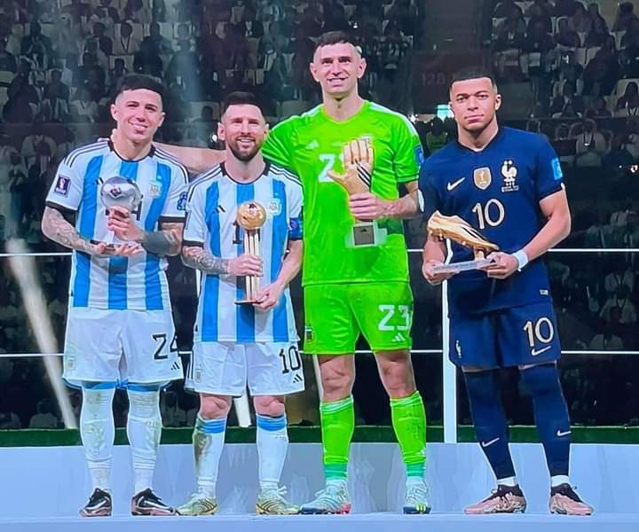 ModoBullyng's tweet photo. Pregunta seria: Mbappe habrá felicitado a Messi? https://t.co/uXOzMKSZTZ