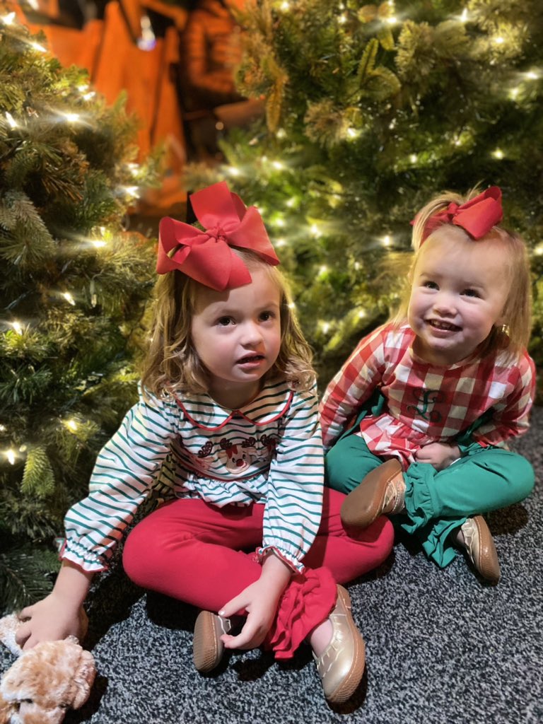 BecandGreg's tweet photo. What a magical holiday weekend we all had in Franklin/Nashville.   Christmas time with little ones is so much fun!! 🎄🎅🏼

These 2 are my treasures! ❤️❤️🌟
#eviecate.   #lilykay
#christmasatopryland22 https://t.co/acnZVGa7cc