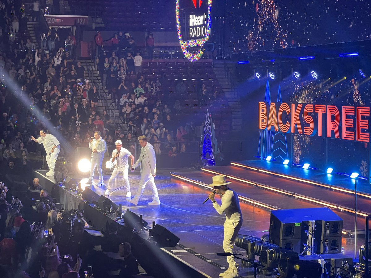 DahlinNikki's tweet photo. Oh hi @backstreetboys ! #GOAT๐ต #myfavoritesound https://t.co/raqrNTFyuk