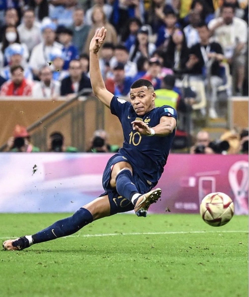 _desilannister's tweet photo. Balance. This guy is going to rule football for the next 10 years at least.
#Mbappe https://t.co/Lii5YSK27z