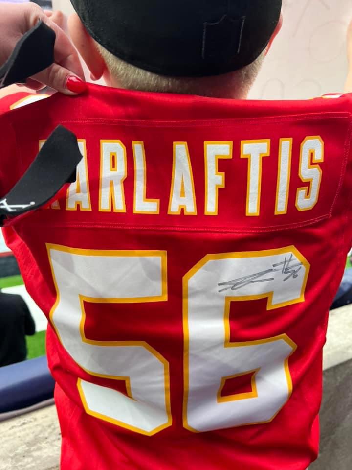 TravisYoakum58's tweet photo. @TheGK3 @BoilerFootball @Chiefs so thankful for George! Thanks for making my kids’ Christmas!!! #ABSOLUTESTUD https://t.co/yha8Wzl1ik