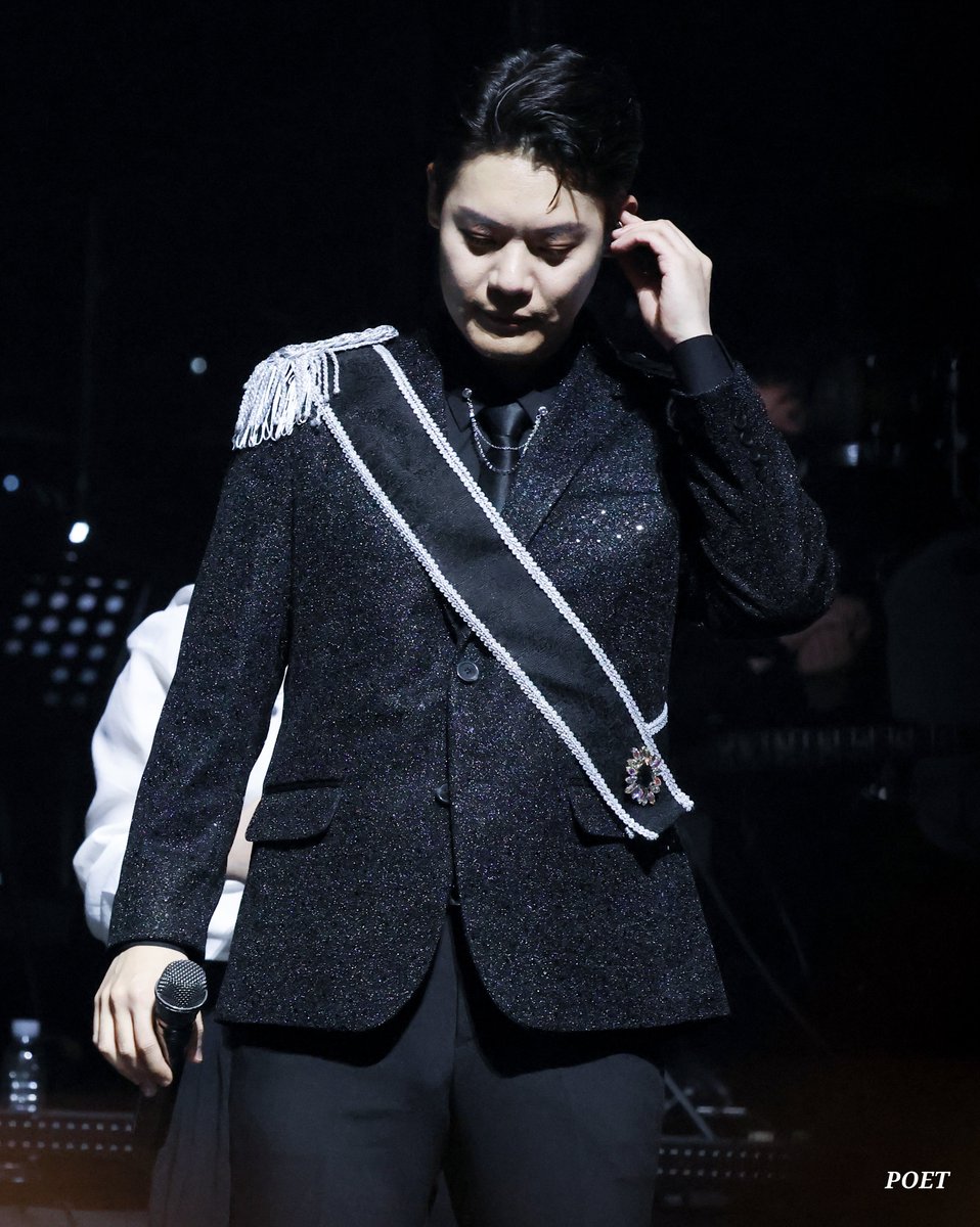 ✒221218 [LA POEM SYMPHONY 부산]
✨ 솔직히 저런 얼굴 유죄잖아요