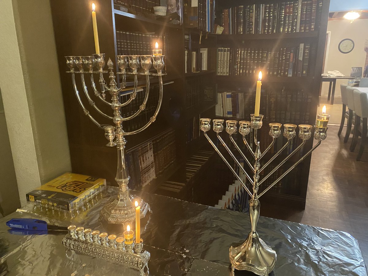 SaysCL's tweet photo. Happy chanukah! Night #1 #chanukah #jewsoftwitter https://t.co/JWUKHkko3g