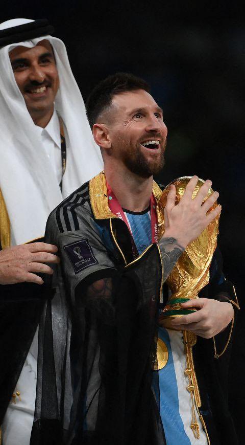 FranXCD's tweet photo. La mofa es curiosa. Se celebra un mundial en un País que jamas tuvo que celebrarse por lo que representan. Luego se planea para que Argentina gane porque juega Messi y este mundial siempre será recordado por eso. Y lo mejor, “Al DIOS” de muchos le ponen su túnica… #Messi𓃵 https://t.co/6ZYB6LSulR