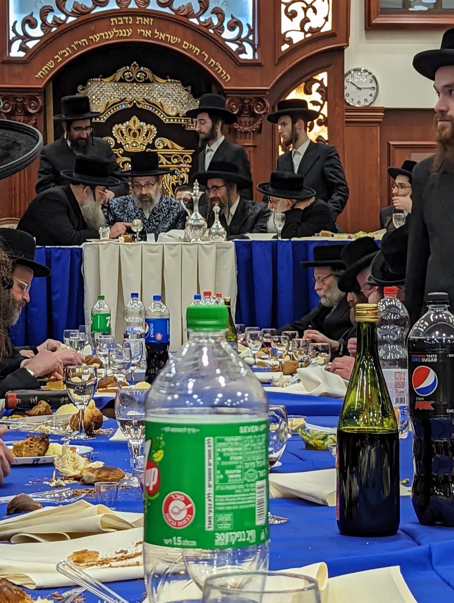 Satmar Chief Rabbi Menachem Mendel with the Rebbe of Pshevorsk Rabbi Leibish Leizer in #Antwerp #Belgium at #MelaveMalka and at the #21Kislev celebration with Satmar Chasidim in #Antwerpen