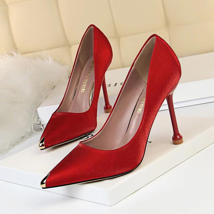 kamaroma22's tweet photo. Pick these at only 80,000shs a pair from @TheHeelsRack1 
#TheHeelsRack1 https://t.co/qz9QC8GQAZ