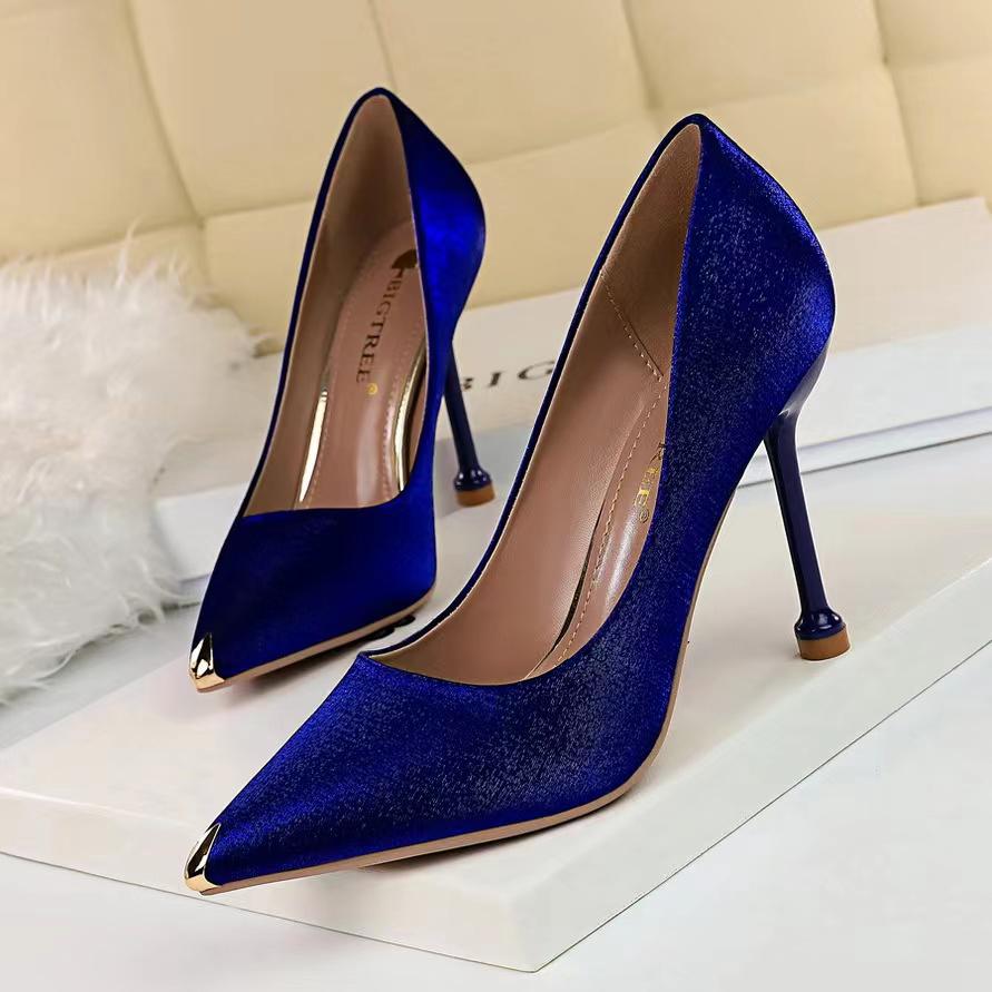 kamaroma22's tweet photo. Pick these at only 80,000shs a pair from @TheHeelsRack1 
#TheHeelsRack1 https://t.co/qz9QC8GQAZ