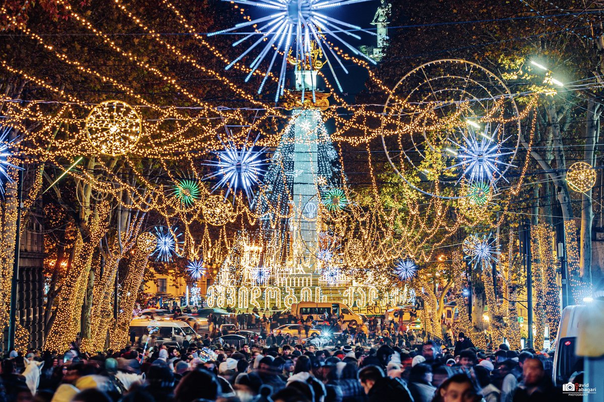 lets_go_Georgia's tweet photo. 見てみて❗️トビリシのクリスマス🎄ライトアップ✨✨
きれいでしょ😆

Photo by Davit Tabagari
https://t.co/qLT72PHZID https://t.co/4d2GhRqGO8