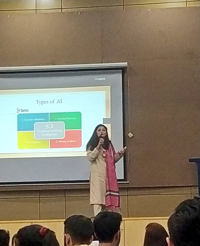 taha_alvi's tweet photo. An informative talk by Tehmina Ilyas related to Artificial Intelligence.

#Digitalks22
 
#DigitalMarketing #Session #IU  #DigitalMarketingSession #IqraUniversity @IqraUniOfficial https://t.co/Xg2fDG26TJ