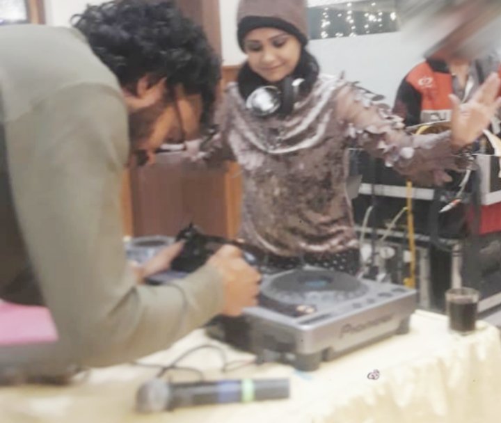 dj_bluhi's tweet photo. Varmala rockzz wid ur DJ Bluhi guyzzz...#india #dj #djing #music #musicalgenre #songs #hollywoodsongs #bollywoodsongs #rhythm #nightlife #sound #soundlight #beats #partytime #weddingplanner #weddingphotography #PHOTO #twitter #showtime #Artist #pioneer #cdj800 #headphone #djmix https://t.co/D2ggAA5WuF
