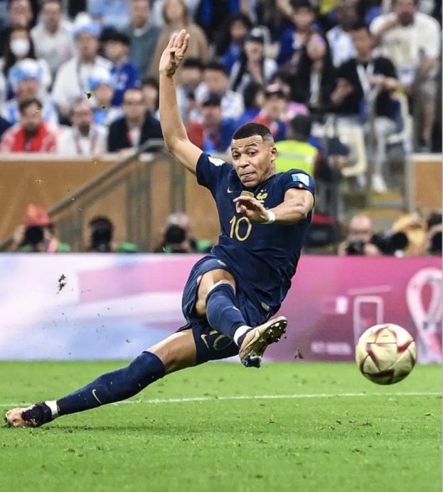 DeejayKuts's tweet photo. @KMbappe… meilleurs joueurs Français de tous les temps… Stratosphérique…Ce n’est que le début… On va se relever et aller de l’avant… On t’aime frérot…❤️❤️❤️… https://t.co/W8plpg0Fut