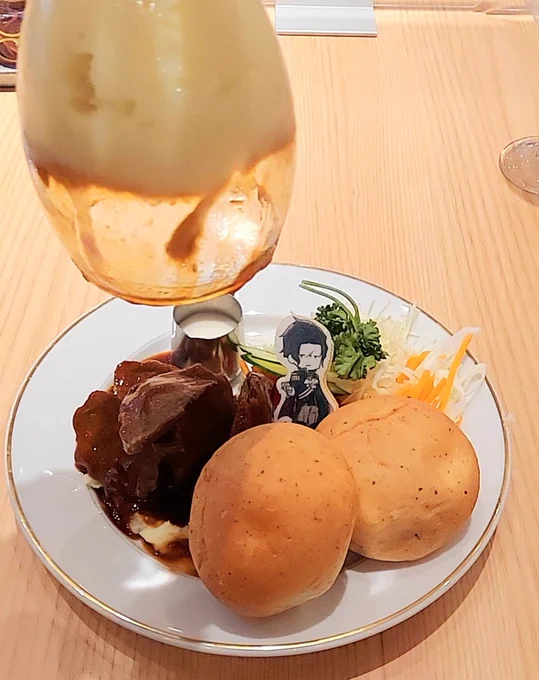 杯を上に引き上げる無礼お許し願いたい 