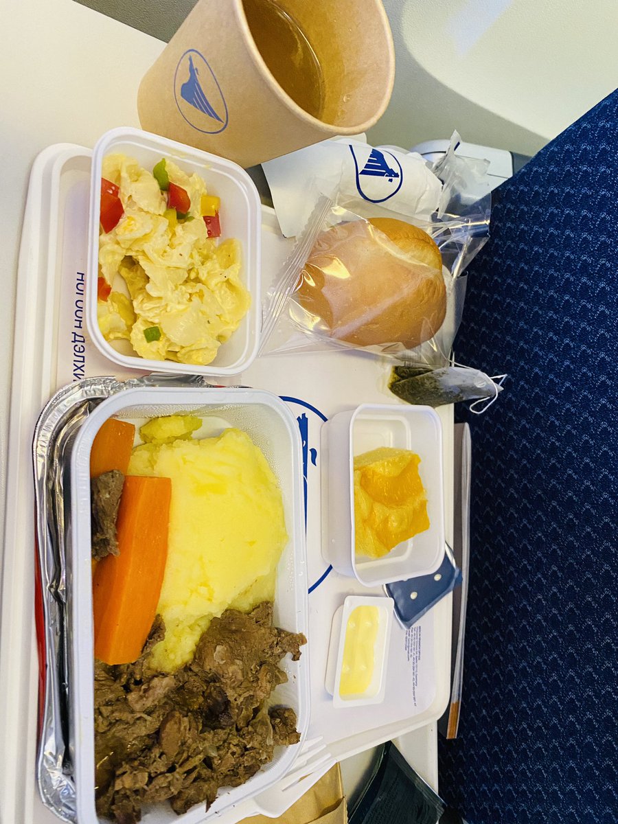 Миатын хоол 
өлссөний эрхэнд л идлээ
энэ гоймонтой салат бол🤮
хажууд суусан гадаад залуу нэг амсчаад хоолоо идэхгүй орхино лээ