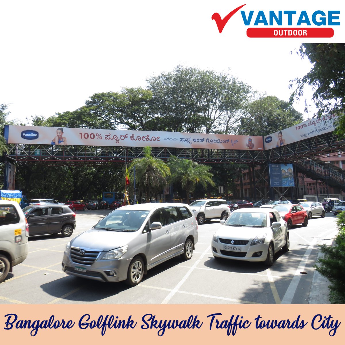 VantageOutdoor's tweet photo. Bangalore Golflink Skywalk Traffic towards City for booking ☎️9500005749 or 🌐https://t.co/R3ctqOfv2X
#skywalkadvertising #vaseline #vaselineadvertisement #bangalore #golflink #advertising #ads #bangaloreads #footoverbridgeadvertising #bangaloreadvertising #footoverbridge https://t.co/hluL4WKelB