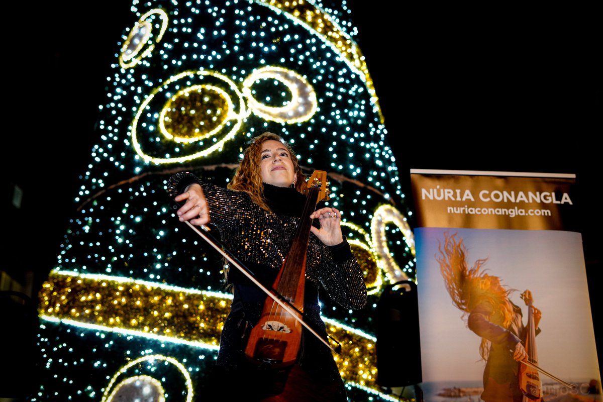 nuriaconangla's tweet image. Ahir vaig estar tocant a Mollet i vaig gaudir molt. Quin goig veure a tanta gent. Moltes gràcies a tots els qui heu passat una estona amb mi. Vull agrair molt a @JuanjoSC per les fotografies. Ens veiem el dia 30! @ajmollet #ElsDirectesDeLaNuria #cello #electriccello #cellist