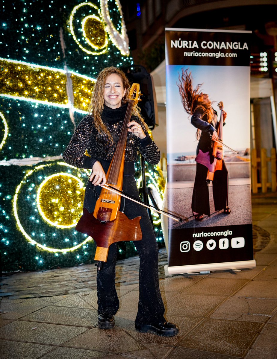 nuriaconangla's tweet image. Ahir vaig estar tocant a Mollet i vaig gaudir molt. Quin goig veure a tanta gent. Moltes gràcies a tots els qui heu passat una estona amb mi. Vull agrair molt a @JuanjoSC per les fotografies. Ens veiem el dia 30! @ajmollet #ElsDirectesDeLaNuria #cello #electriccello #cellist