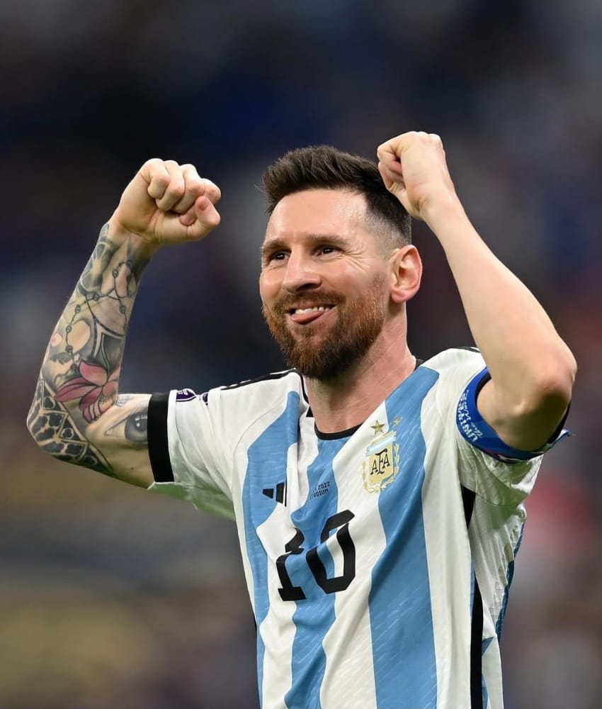 KayokaPetro's tweet photo. Najua mashabiki wa ufaransa muda wao wa  kuwasha data haujafika  mwamba huyu apa world cup champion league 👇👇👇👇👇👇👇👇👇 https://t.co/Ed9XahftvQ