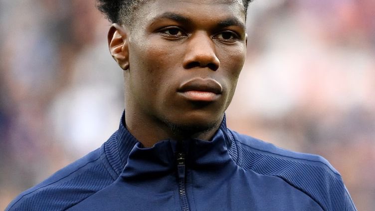 OndoboGreg's tweet photo. Tchouameni qui est la cible d’injures racistes a dû bloquer les commentaires sur son compte IG.
Petit frère n’est ce pas si tu étais camer on allait lutter pour toi? Vous avez choisi les roses non? Acceptez maintenant leurs épines. Parce que quand on vous parle… non c’est rien https://t.co/BoZveN8sFN