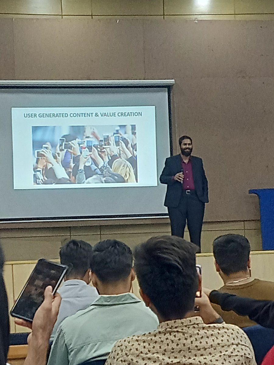 SubhanKhan30's tweet photo. Guest speaker: Sir Nizar Ali Bachlani
#digitalks22 #iqrauniversity #seo #digitalmarketing #seminar https://t.co/AazV6QyxZs