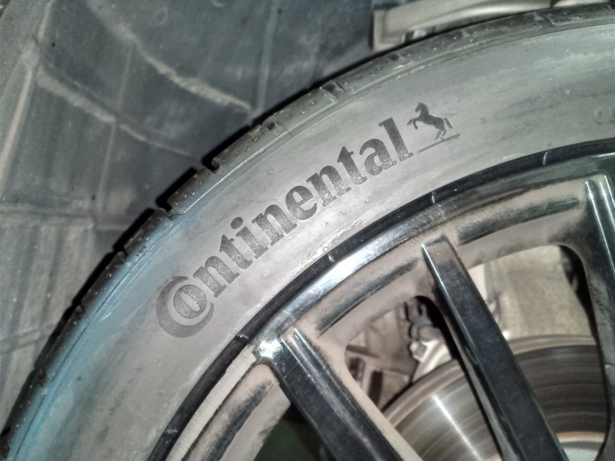 taiyaichiba3004's tweet photo. こんばんは!
#マセラティ #レヴァンテ
#Continental #DWS06Plus
#コンチネンタル #ドイツ
Size:265/40ZR21
#タイヤ 交換しました!
#タイヤ市場 #江東砂町店
#東京 #夏タイヤ #安い https://t.co/l89WWsQlJR